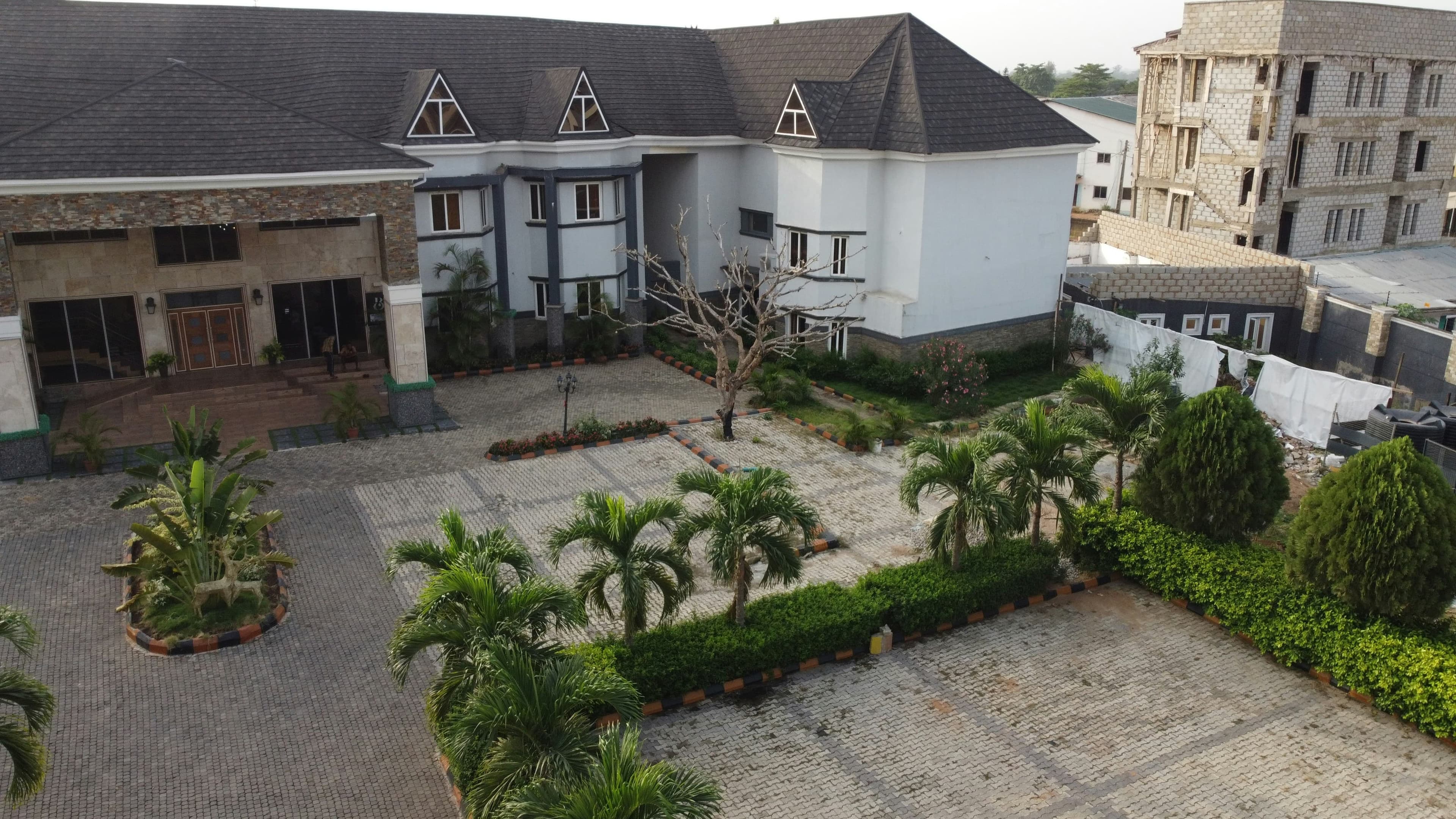 6-Bedroom Fully Detached Mansion